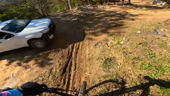 Cyclist narrowly avoids collision on downhill ride in Boticas, Portugal