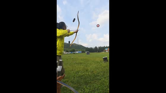 Archer hits airborne targets with traditional bow in Liaoning, China