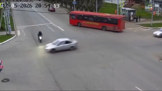Motorcycle rider thrown from bike in intersection crash in Neftekamsk, Russia