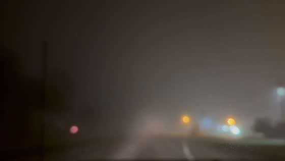 Dense fog blankets highway and reduces visibility in Gray, USA