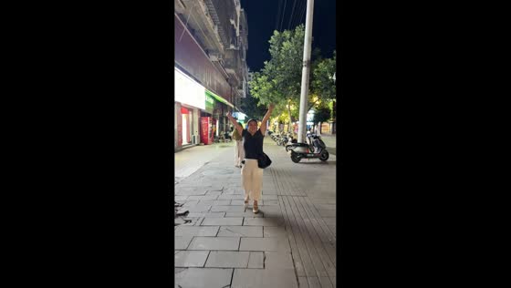 Woman falls while singing and walking backward in Guizhou, China