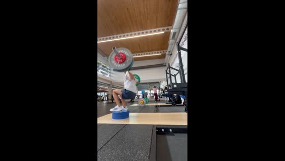 Gym mishap as man slips on weight plate in Madrid, Spain