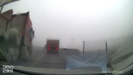 Truck collision on foggy mountain road in Sichuan, China
