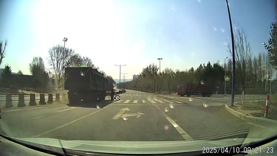 Pedestrian crossing with bicycle narrowly avoids truck in Jilin, China