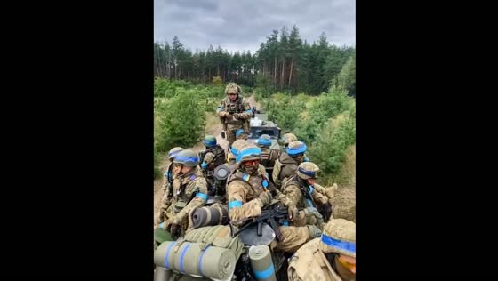 Soldiers of the Armed Forces of Ukraine read a prayer before the offensive