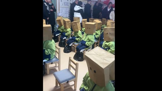   Children dressed identically in Hebei kindergarten parent-child activity