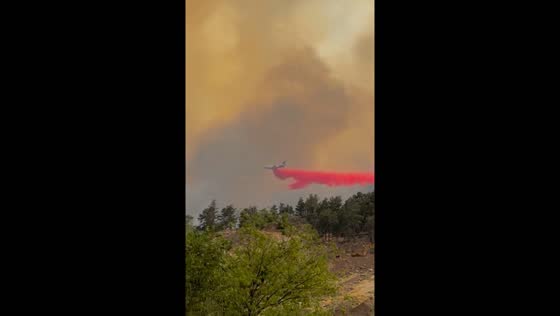Aircraft drops fire retardant on Alexander Mountain Fire in Colorado