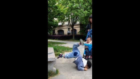 Boy's jump from park bench ends in face-first fall in Jiangsu, China