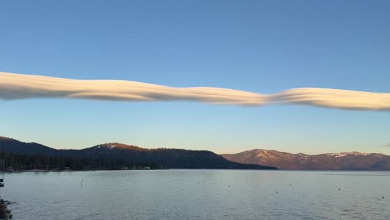 Distinctive cloud formation stretches across sky in Lake Tahoe, Nevada, USA