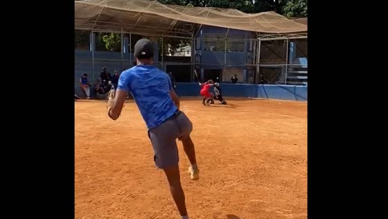 Pitcher hits person with ball in Las Terrenas