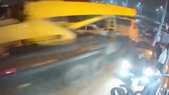 Drunk crane truck driver crushes multiple cars in Balakovo, Russia