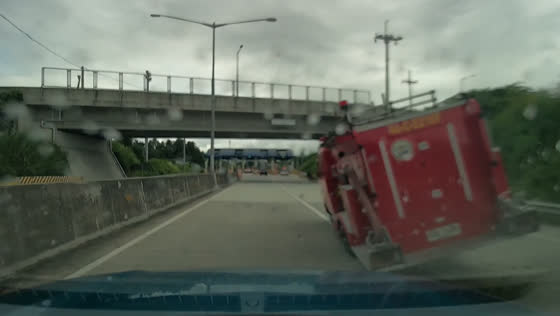 Fire truck tilts while speeding near Sta. Rosa expressway exit