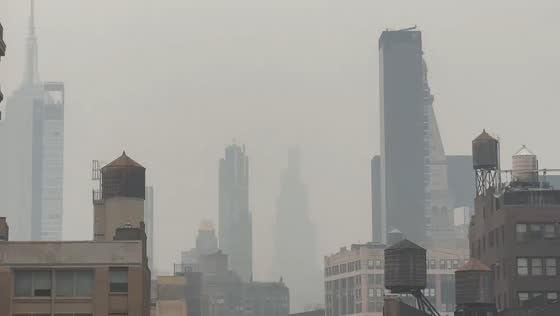 Wildfire haze reduces visibility across Manhattan, New York, USA