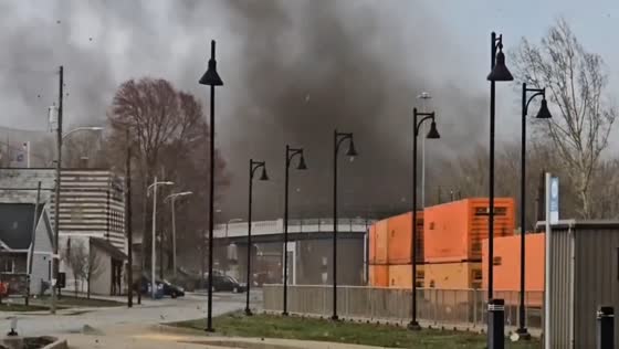 Powerful storm brings black dust cloud and strong winds in Pennsylvania, USA