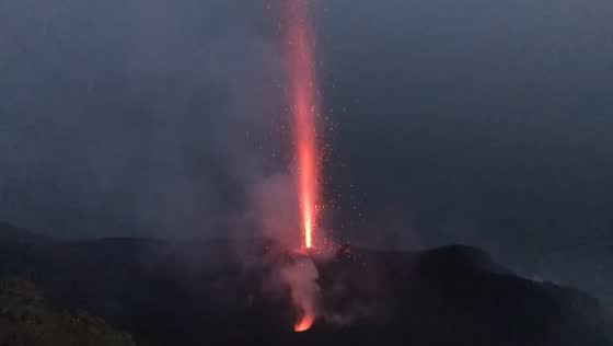 Stromboli volcano erupts, lava flows into Mediterranean