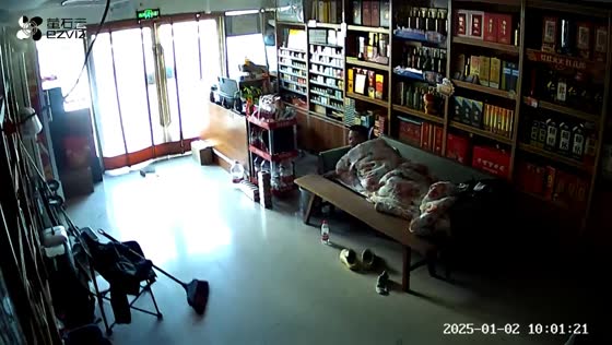 Security video captures earthquake inside store in Ningxia, China