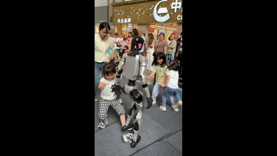 Girl loses shoe while trying to trip walking robot in Guangdong, China