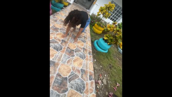 Slippery mishap on rainy tiles outside a house in San Andrés, Colombia