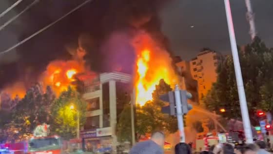 Massive fire engulfs Hongda International Automotive Plaza in Zhengzhou, Henan, China