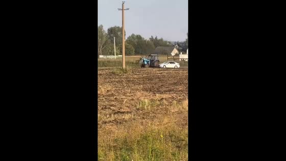 Police chase tractor through fields in Bashkortostan, Russia