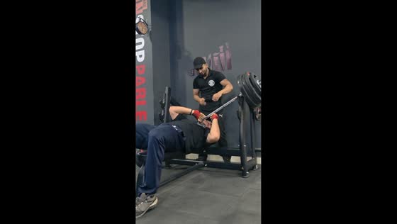 Barbell slips and strikes man during bench press in Ghaziabad, India