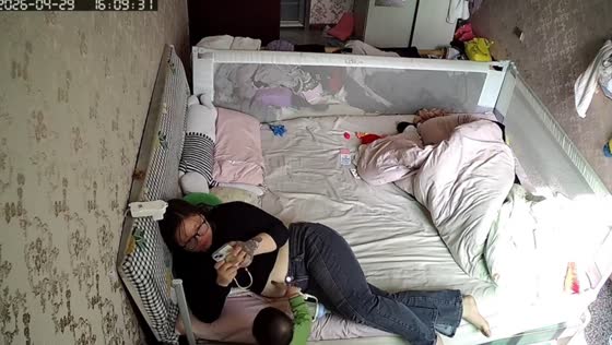 Toddler playfully approaches mother with small knife in Chongqing, China
