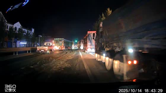 Driver disgusted after dump truck leaks waste on road in Shandong, China