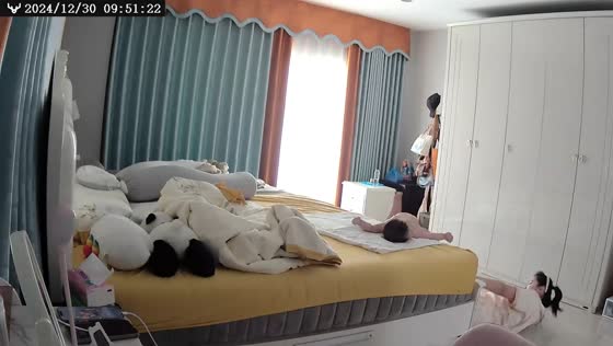 Mother slips while carrying baby, baby lands safely on bed in Bangkok, Thailand