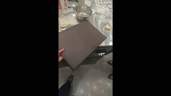 Pastry breaks apart and falls to the floor in Shandong, China