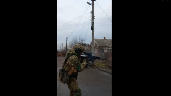 Ukrainian soldiers retaliate with AKs and RPG7s in conflict zone