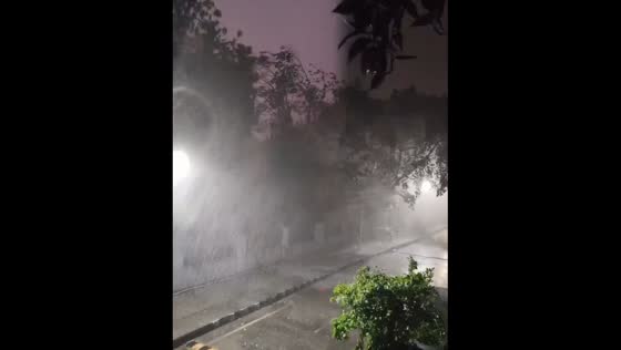 Thunderstorm hits Delhi 