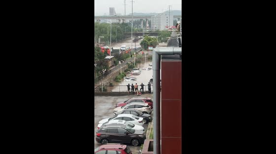Heavy rain submerges vehicles and causes flooding in Hebei, China