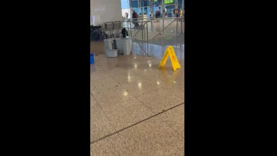 Flooding at Barcelona-El Prat Airport due to heavy rain