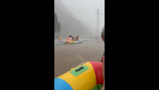 Tourists caught in sudden hailstorm while rafting in Shanxi, China