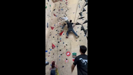 Wall climbing mishap turns into rescue moment in Guangdong, China