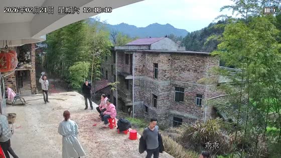Badminton player falls off sloped edge while chasing shuttlecock in Guangxi, China