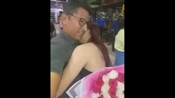 Surprise reunion: emotional airport encounter with dad