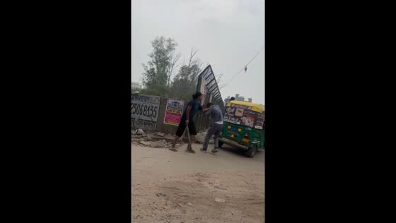 Biker girl assaults auto driver in Delhi road rage incident