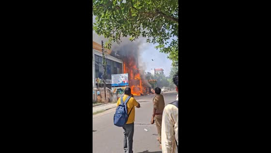 Massive fire tears through commercial building in Lucknow, India