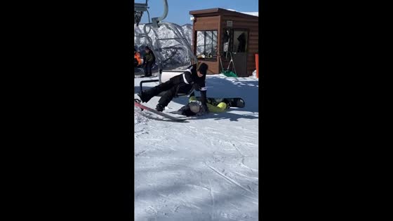 Couples lose balance getting off ski lift in Shandong, China