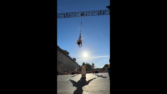 Upside-down ballet: aerial circus performance in Barcelona 