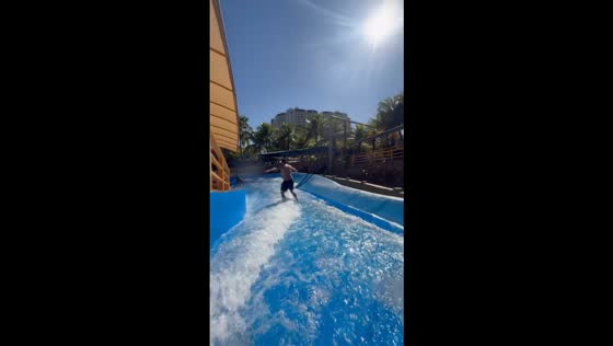 Family enjoys thrilling water slide in Olímpia, Brazil