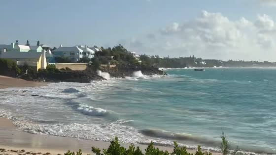 Rising swells ahead of Hurricane Humberto in St. George, Bermuda