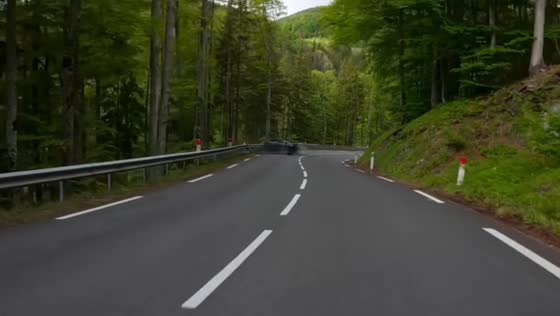 Car loses control and crashes into roadside barrier on N5 near Les Rousses, France