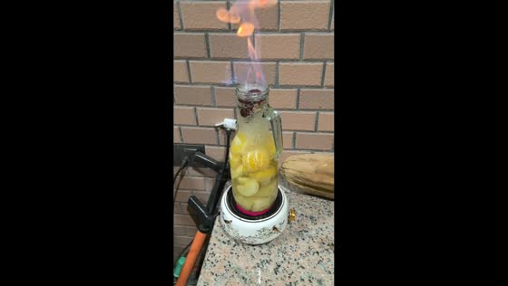 Heated fruit wine bottle explodes in Guangdong, China