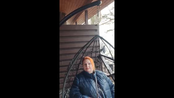 Egg chair suddenly collapses during recording in Losevo, Russia