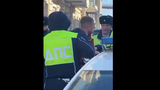 Man detained after ramming cars and fleeing police in Vladivostok