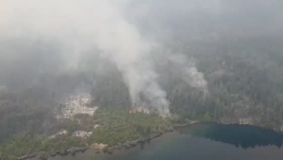 Dense smoke and flames spread near Epuyén during wildfire in Argentina