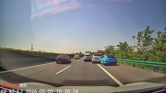 Chain collision occurs near emergency lane on S22 Tiantian Expressway in Anhui, China