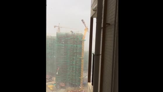 Crane falls at construction site in Hubei Province due to strong winds
